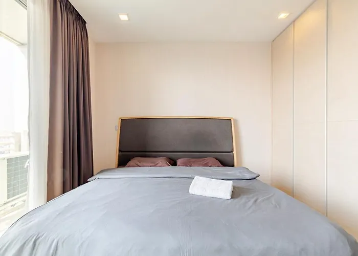 Super View Room, Swimming Pool,gym,150m Walk To Bts Apartment Bangkok